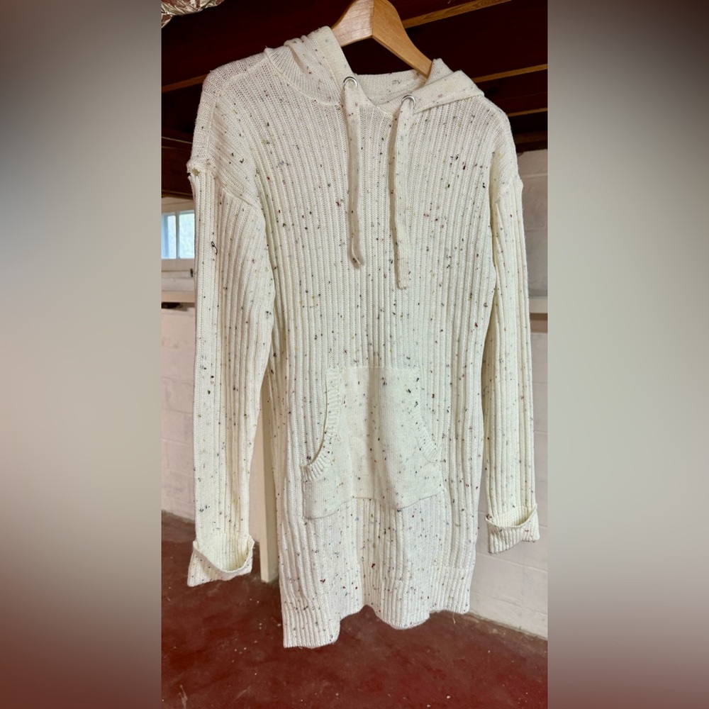 Sweaterdress with hoodie